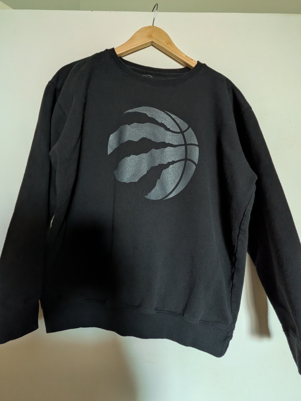 Toronto Raptors 47 Black Crewneck Sweatshirt Size large